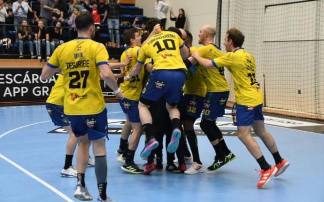 El Bidasoa celebra su triunfo. El Bidasoa celebra su triunfo.