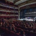 Escenario y patio de butacas abarrotado del Teatro Arriaga