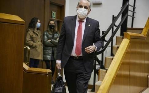 El consejero vasco Iñaki Arriola en el pleno del Parlamento Vasco El consejero vasco Iñaki Arriola en el pleno del Parlamento Vasco