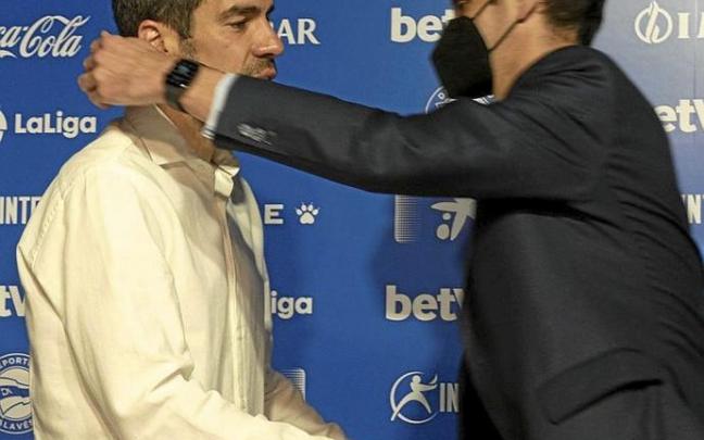 Momento en que se funde en un abrazo con el presidente.