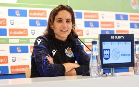 Natalia Arroyo, en un momento de su comparecencia ante los medios en la sala de prensa de Zubieta