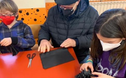 Jóvenes y mayores, durante el proyecto La Arruga es bella.