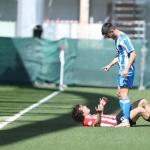 Artola es recriminado por un jugador del Deportivo en el partido de la polémica.