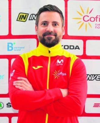 Mikel Zabala posando con el chándal de la selección española. Foto: Cedida