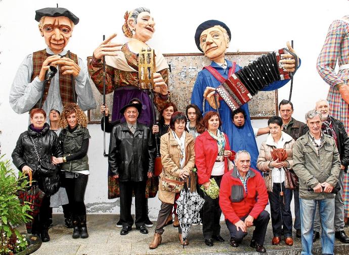 Maurizia fue homenajeada en el Festival de Teatro de Calle de Leketio con León y Fasio.