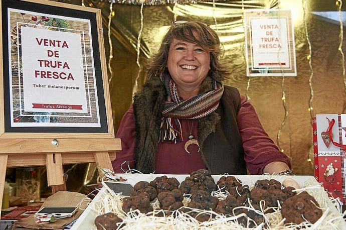 Feria de Navidad de la Plaza del Castillo: artesanos bajo la gélida niebla