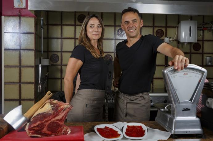 Guadalupe Martínez y Enrique Marzo, los dueños del Asador Los Nandos de Lodosa desde julio de 2007.