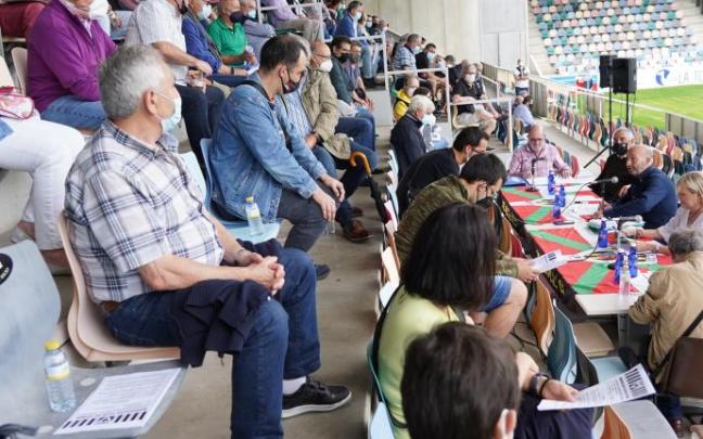 Aspecto de la asamblea del Barakaldo en Lasesarre. Aspecto de la asamblea del Barakaldo en Lasesarre.