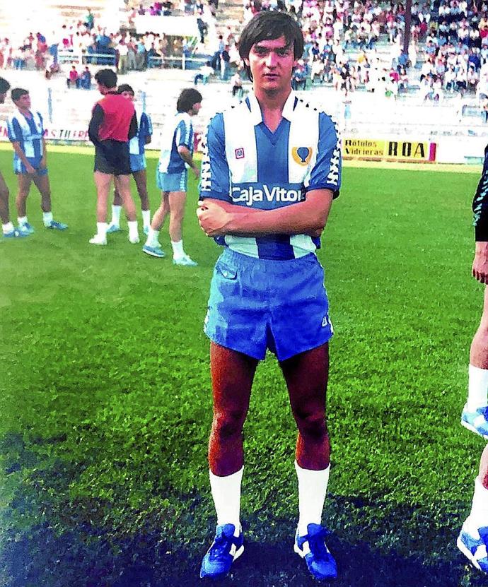 Javier Martínez Balza presidió el Deportivo Alavés entre agosto de 1981 y diciembre de 1983. Su sobrino Carlos Martínez Ugarte jugó en el primer equipo albiazul dos temporadas 1985-87. Fotografías: Archivo Carlos Martínez