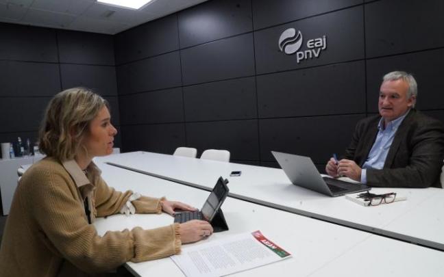 Mireia Zarate y Xabier Barandiaran: "Nuestro proyecto debe incorporar a la sociedad y hacerlo más allá del batzoki" Mireia Zarate y Xabier Barandiaran: "Nuestro proyecto debe incorporar a la sociedad y hacerlo más allá del batzoki"