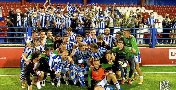 Los jugadores del Sanse celebran el ascenso logrado en Almendralejo el 22 de mayo. Foto: Real Sociedad
