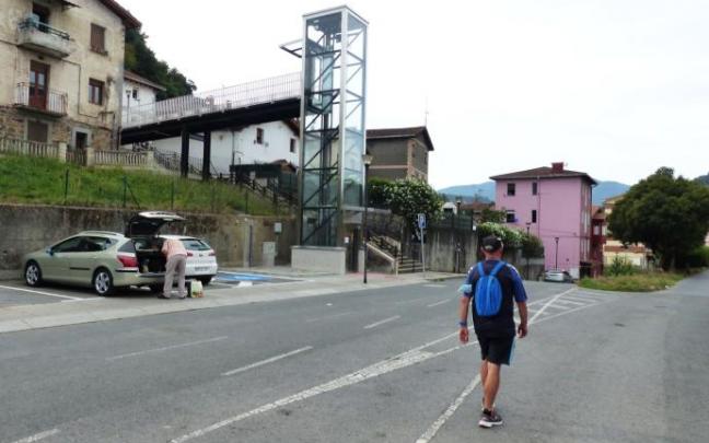 El elevador evita a los vecinos de la zona subir varios tramos de escaleras para llegar a sus casas. El elevador evita a los vecinos de la zona subir varios tramos de escaleras para llegar a sus casas.