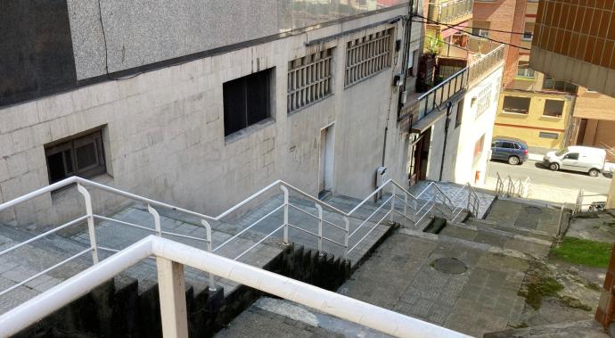 El ascensor unirá ambas calles y salvará una zona de escaleras, poco accesible en la actualidad.