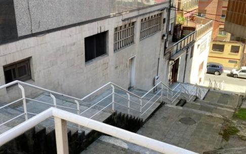 El ascensor unirá ambas calles y salvará una zona de escaleras, poco accesible en la actualidad.