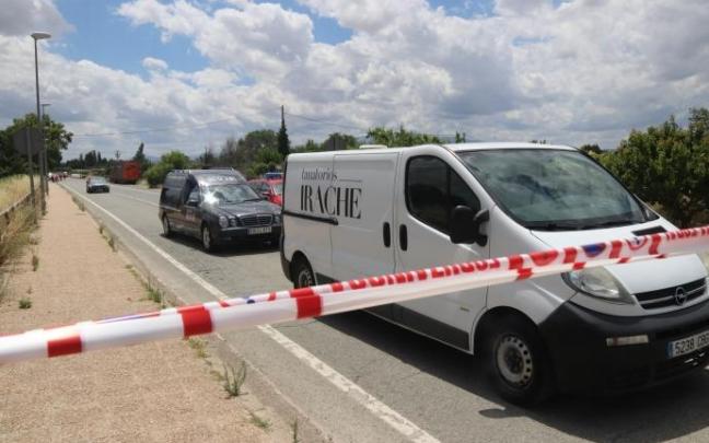 El coche fúnebre abandona el lugar donde murió María Pilar Berrio El coche fúnebre abandona el lugar donde murió María Pilar Berrio