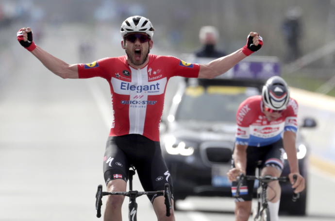 Asgreen derrota a Van der Poel al esprint.