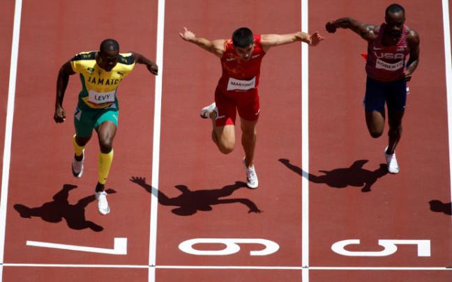 Asier Martínez, en su sprint final este miércoles en el Estadio Olímpico de Tokio (Japón) Asier Martínez, en su sprint final este miércoles en el Estadio Olímpico de Tokio (Japón)