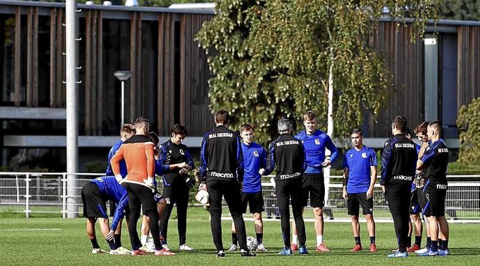 Un grupo muy reducido de jugadores se entrenó ayer por la mañana en las instalaciones del PSV Eindhoven, tal y como se puede apreciar en la imagen. Foto: R.S.