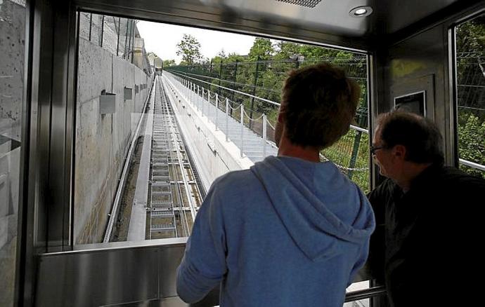 Donostia: la asociación de vecinos de Aiete pide un ascensor inclinado de Anoeta a Errondo