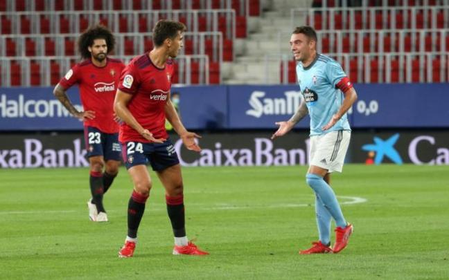 Torró y Aspas, en un momento del partido del lunes en El Sadar.