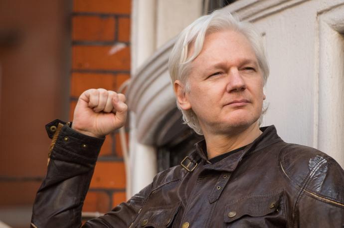Julian Assange en la embajada de ecuador en la buscó refugio en 2012