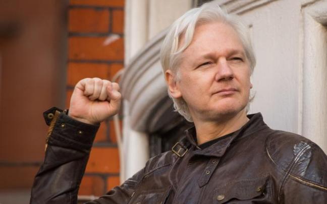 Julian Assange en la embajada de ecuador en la buscó refugio en 2012 Julian Assange en la embajada de ecuador en la buscó refugio en 2012