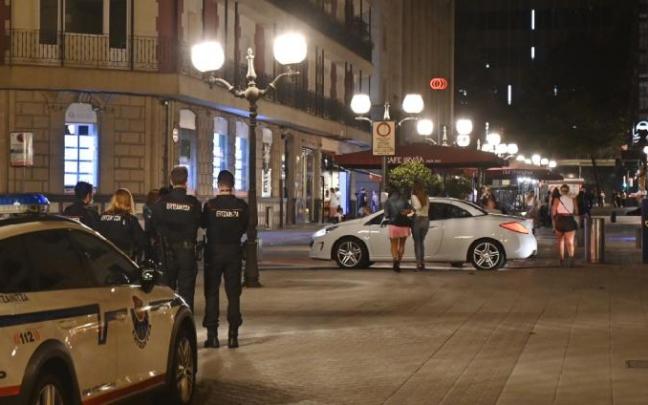 La coordinación de la Ertzaintza y Policía Local ha evitado la celebración de botellones a lo largo de las 'no fiestas' de Bilbao. Foto: Oskar González La coordinación de la Ertzaintza y Policía Local ha evitado la celebración de botellones a lo largo de las 'no fiestas' de Bilbao. Foto: Oskar González