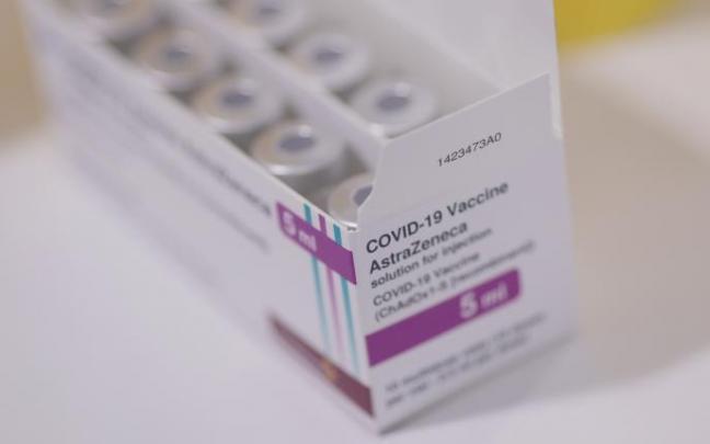 Caja con dosis de la vacuna de AstraZeneca contra el Covid-19. Caja con dosis de la vacuna de AstraZeneca contra el Covid-19.