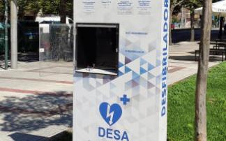 La torre de cardioprotección, sin el desfibrilador y con la puerta de la vitrina abierta tras el último ataque