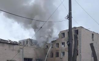 Imagen de un edificio atacado durante la invasión de Ucrania