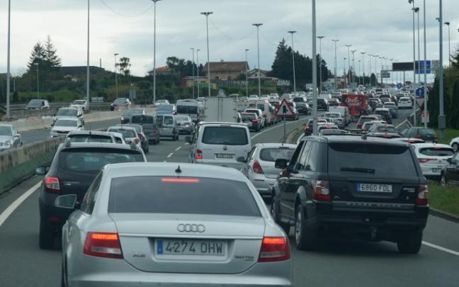 El puente de Rontegi y el corredor del Txorierri está registrando retenciones kilométricas El puente de Rontegi y el corredor del Txorierri está registrando retenciones kilométricas
