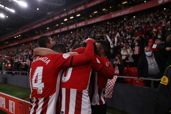 Partido de octavos de final de la Copa del Rey entre Athletic y Barcelona en San Mames.