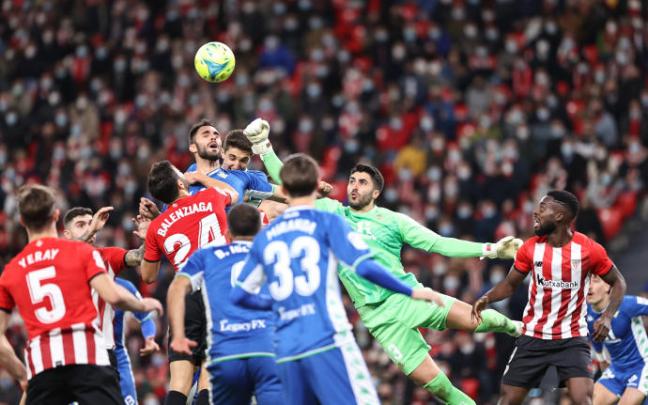 Partido de liga entre Athletic y Betis