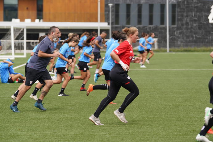 Mariasun Quiñones, en un entrenamiento con el Athletic.