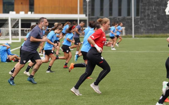 Mariasun Quiñones, en un entrenamiento con el Athletic. Mariasun Quiñones, en un entrenamiento con el Athletic.