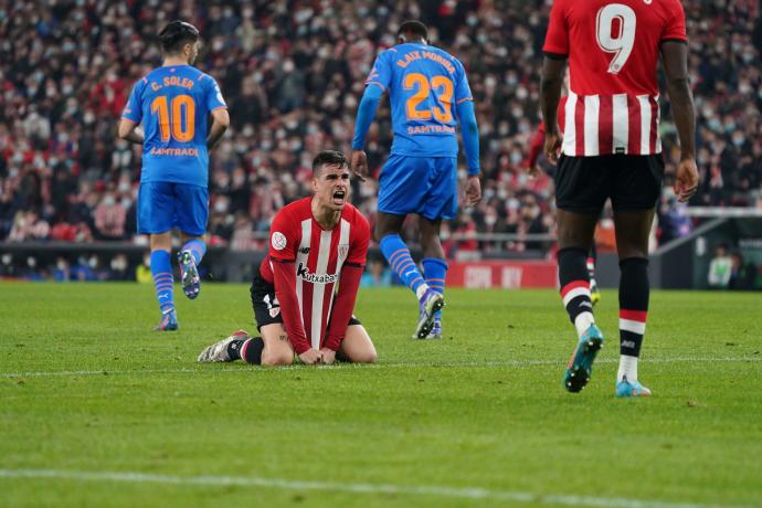 Dani García se lamenta durante el Athletic-Valencia de la ida de las semifinales de la Copa.