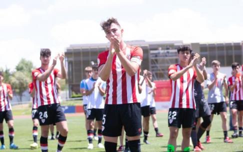 Tras el descanso el Athletic ha tomado las riendas del partido pero no ha encontrado el empate.