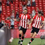 Iñigo Martínez celebra junto a Oihan Sancet el tanto que logró en el encuentro de la segunda jornada frente al Barcelona Iñigo Martínez celebra junto a Oihan Sancet el tanto que logró en el encuentro de la segunda jornada frente al Barcelona