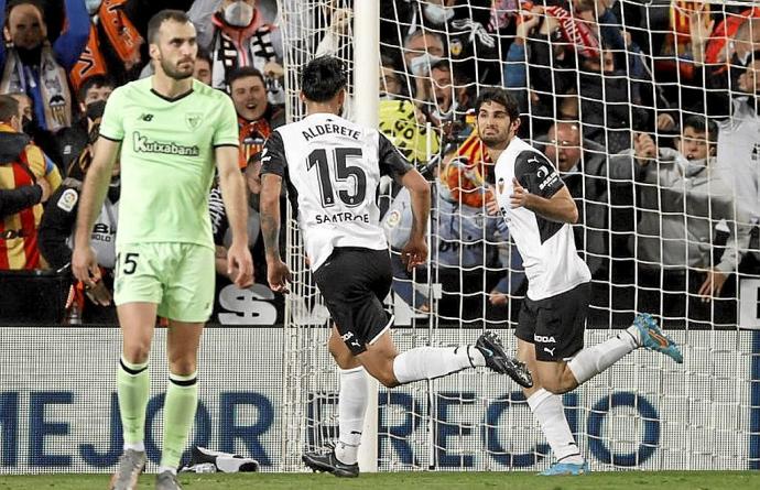 Guedes celebra el único gol del partido. Foto: Efe