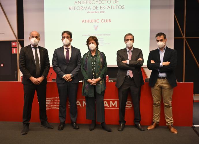 Aitor Elizegi, Ana Urquijo, Aner Uriarte, Gorka Cubes y Josu Arteta son los integrantes de la Comisión de Reforma de los Estatutos