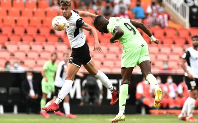 Athletic y Valencia se reencuentran en Copa 55 años después. En la imagen, Iñaki Williams durante un partido en Mestalla Athletic y Valencia se reencuentran en Copa 55 años después. En la imagen, Iñaki Williams durante un partido en Mestalla