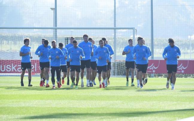 Los jugadores del Athletic durante la sesión de ayer miércoles. Los jugadores del Athletic durante la sesión de ayer miércoles.
