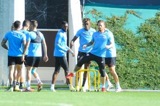 Muniain y los hermanos Williams, al comienzo del entrenamiento de ayer en Lezama.