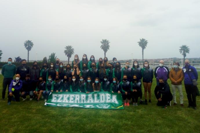 El proyecto de Ezkerraldea A.T. nace con un total de 80 atletas entre sus filas y con el propósito de impulsar el atletismo y el deporte femenino en la comarca.