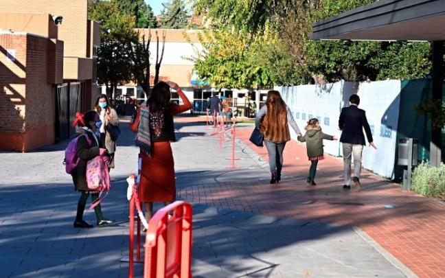 Entrada del colegio madrileño en el que una niña de 6 años murió atropellada y otras dos resultaron heridas Entrada del colegio madrileño en el que una niña de 6 años murió atropellada y otras dos resultaron heridas