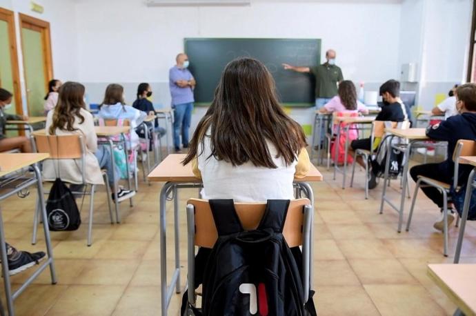 Imagen del interior de un aula durante el transcurso de una clase.