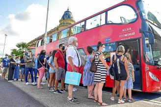 Donostia | El autobús y el tren turísticos pisan el acelerador este agosto