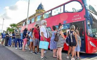 Donostia | El autobús y el tren turísticos pisan el acelerador este agosto