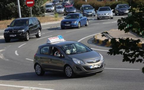 Imagen de un coche de autoescuela. Imagen de un coche de autoescuela.