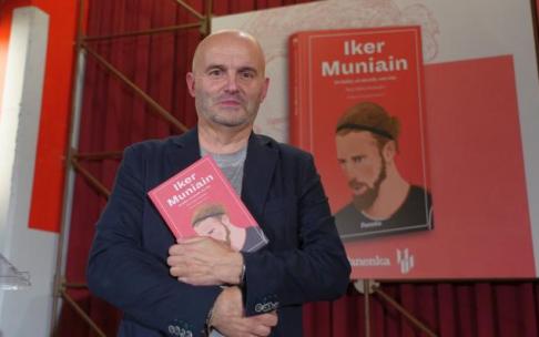 Patxi Xabier Fernández, autor de 'Iker Muniain, un balón, un escudo, una vida.